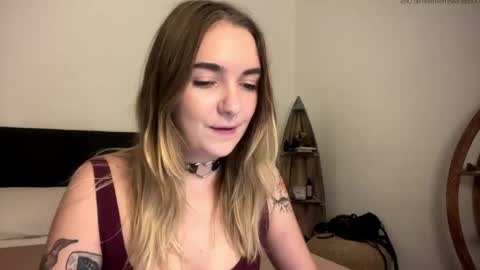 Snapshot of roxysweetdream chatting on 04/22/26, 01:23 Roxy online show from 04/22/26, 01:23