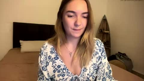 Snapshot of roxysweetdream chatting on 04/30/26, 02:23 Roxy online show from 04/30/26, 02:23