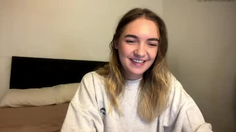 Snapshot of roxysweetdream chatting on 05/01/26, 12:43 Roxy online show from 05/01/26, 12:43