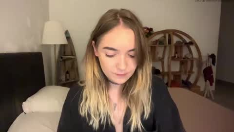 Snapshot of roxysweetdream chatting on 05/05/26, 12:13 Roxy online show from 05/05/26, 12:13