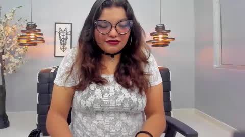 Snapshot of roxyvixen_ chatting on 11/02/25, 03:31 Roxy Vixen online show from 11/02/25, 03:31