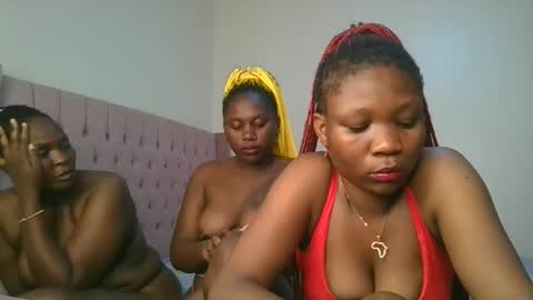 Snapshot of royal_goddes chatting on 01/10/26, 02:35 goddes online show from 01/10/26, 02:35