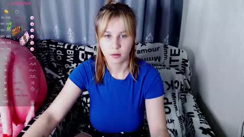 Snapshot of royangela chatting on 09/13/25, 01:00 angela online show from 09/13/25, 01:00