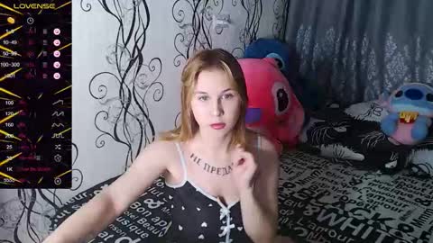 Snapshot of royangela chatting on 09/30/25, 09:31 angela online show from 09/30/25, 09:31