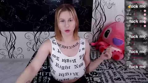 Snapshot of royangela chatting on 10/08/25, 07:28 angela online show from 10/08/25, 07:28