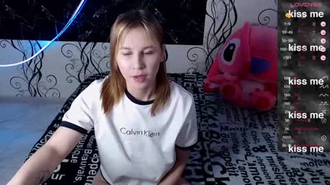 Snapshot of royangela chatting on 10/13/25, 07:41 angela online show from 10/13/25, 07:41