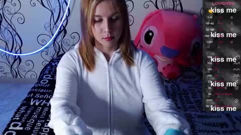 Snapshot of royangela chatting on 10/19/25, 03:34 angela online show from 10/19/25, 03:34