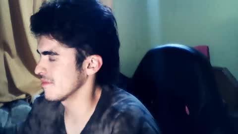 Snapshot of rpaulo25 chatting on 11/17/25, 01:22 rpaulo25 online show from 11/17/25, 01:22