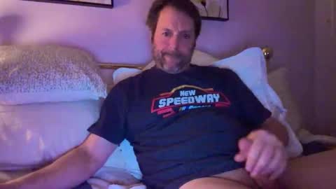 Snapshot of rtrmoney18 chatting on 12/15/25, 01:32 rtrmoney18 online show from 12/15/25, 01:32