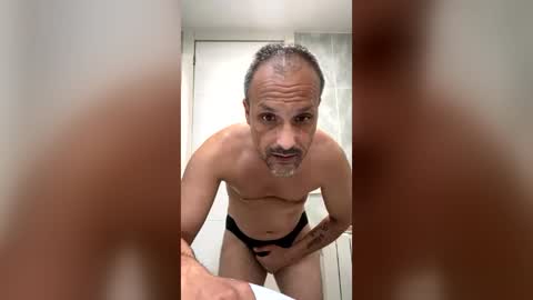ruben728190 online show from 08/04/26, 06:32