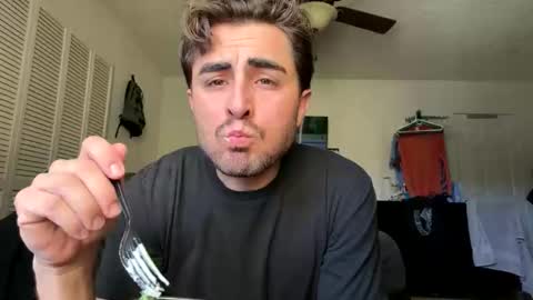 Snapshot of rubenzaragosa09 chatting on 04/20/26, 10:55 rubenzaragosa09 online show from 04/20/26, 10:55