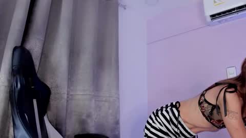 Snapshot of rubi_sharqui chatting on 11/19/25, 02:39 Rubi online show from 11/19/25, 02:39