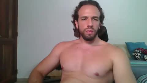 Snapshot of rubio121 chatting on 03/06/25, 02:18 rubio121 online show from 03/06/25, 02:18