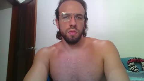Snapshot of rubio121 chatting on 05/05/26, 04:04 rubio121 online show from 05/05/26, 04:04