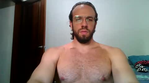 Snapshot of rubio121 chatting on 05/19/26, 01:39 rubio121 online show from 05/19/26, 01:39