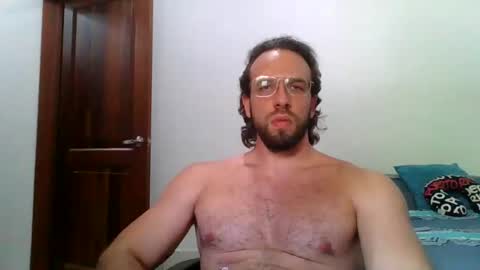 Snapshot of rubio121 chatting on 05/29/26, 04:05 rubio121 online show from 05/29/26, 04:05