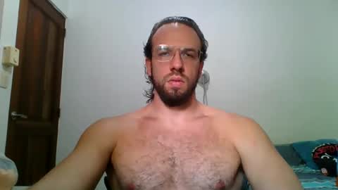 Snapshot of rubio121 chatting on 06/08/26, 01:44 rubio121 online show from 06/08/26, 01:44