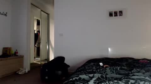 Snapshot of rubix_cubez chatting on 12/14/25, 01:16 Rubix cubez online show from 12/14/25, 01:16