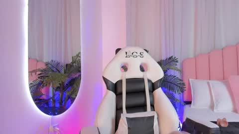 ruby_deluxe6 online show from 05/22/26, 11:38