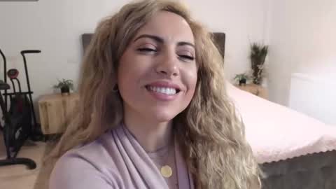 Snapshot of ruby_fit chatting on 12/02/25, 01:44 Ruby online show from 12/02/25, 01:44