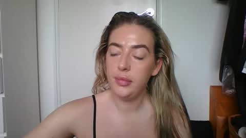 rubyredxxxoxxx online show from 11/11/25, 10:04