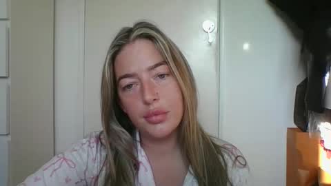 rubyredxxxoxxx online show from 03/19/26, 08:18