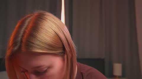 Snapshot of rue_novella chatting on 11/21/25, 04:22 Mila online show from 11/21/25, 04:22