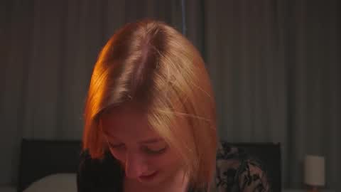 Snapshot of rue_novella chatting on 11/24/25, 04:12 Mila online show from 11/24/25, 04:12