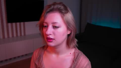 Snapshot of rue_novella chatting on 11/26/25, 04:13 Mila online show from 11/26/25, 04:13