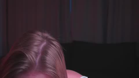 Snapshot of rue_novella chatting on 11/27/25, 04:14 Mila online show from 11/27/25, 04:14