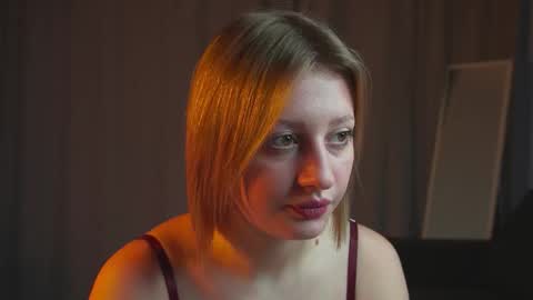 Snapshot of rue_novella chatting on 11/28/25, 04:26 Mila online show from 11/28/25, 04:26