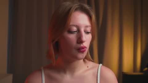 Snapshot of rue_novella chatting on 12/01/25, 04:17 Mila online show from 12/01/25, 04:17