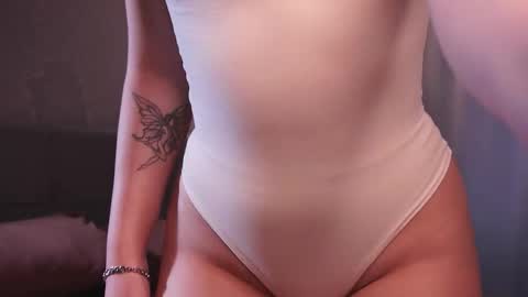 Snapshot of rue_novella chatting on 12/19/25, 07:59 Mila online show from 12/19/25, 07:59