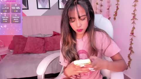 rue_zue online show from 06/07/26, 12:31