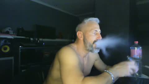 Chico que rico Caliente online show from 02/05/25, 09:07