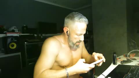 Chico que rico Caliente online show from 02/12/25, 01:52