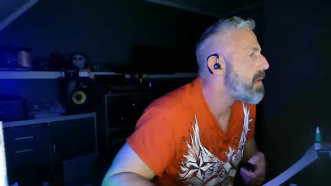 Snapshot of ruffi77 chatting on 11/01/25, 04:36 Chico que rico Caliente online show from 11/01/25, 04:36