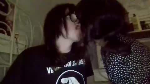 Snapshot of ruinedsistr chatting on 10/22/25, 10:48 ruinedsistr online show from 10/22/25, 10:48