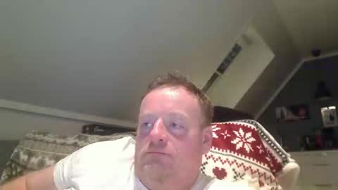 Snapshot of runepetter chatting on 01/08/25, 11:41 bignorwegian online show from 01/08/25, 11:41