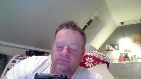 Snapshot of runepetter chatting on 01/12/25, 08:14 bignorwegian online show from 01/12/25, 08:14
