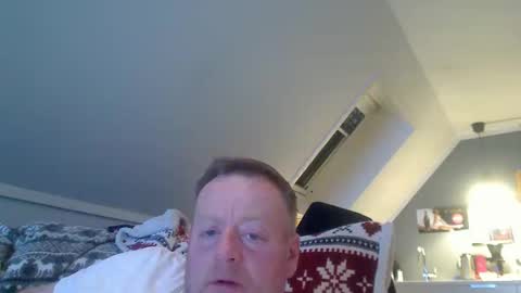 Snapshot of runepetter chatting on 02/17/25, 08:58 bignorwegian online show from 02/17/25, 08:58