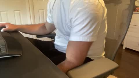 Snapshot of rungriff2323 chatting on 10/29/25, 02:08 rungriff2323 online show from 10/29/25, 02:08