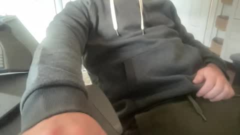 Snapshot of rungriff2323 chatting on 11/02/25, 06:43 rungriff2323 online show from 11/02/25, 06:43