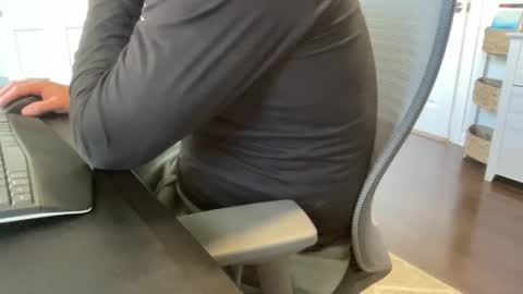 Snapshot of rungriff2323 chatting on 11/05/25, 04:18 rungriff2323 online show from 11/05/25, 04:18