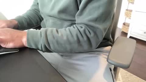 Snapshot of rungriff2323 chatting on 11/10/25, 06:40 rungriff2323 online show from 11/10/25, 06:40