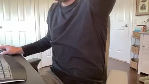 Snapshot of rungriff2323 chatting on 12/16/25, 04:23 rungriff2323 online show from 12/16/25, 04:23