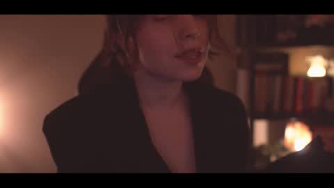 Elena online show from 11/19/25, 10:43