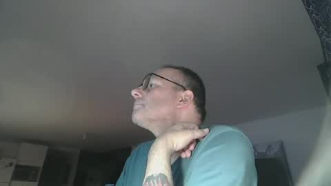 Snapshot of rushse886410 chatting on 06/14/26, 02:35 rushse886410 online show from 06/14/26, 02:35