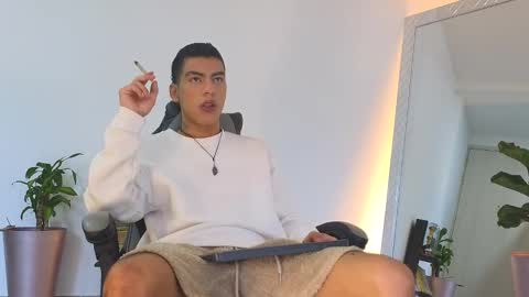 Snapshot of russell_adams_ chatting on 10/05/25, 11:30 R U S S E L L online show from 10/05/25, 11:30