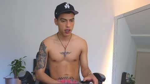 Snapshot of russell_adams_ chatting on 10/07/25, 11:18 R U S S E L L online show from 10/07/25, 11:18